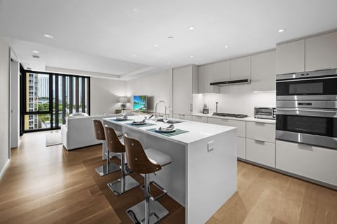 Fully Equipped Kitchen with Stainless Steel Appliances - Fully Equipped Kitchen with Stainless Steel Appliances