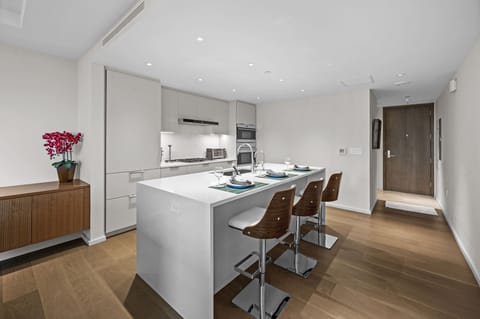 Kitchen island and front door - Kitchen island and front door