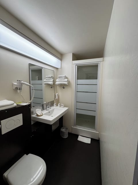 Combined shower/tub, free toiletries, hair dryer, slippers