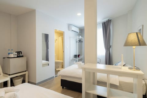 Standard Twin Room | In-room safe, laptop workspace, soundproofing, free WiFi