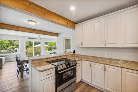 Lake Cottage on Lake Orion