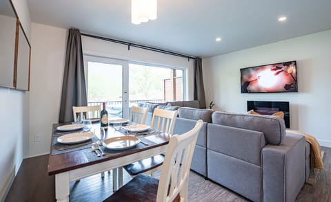 The RendezView | Living area | 40-inch Smart TV with digital channels, TV, fireplace
