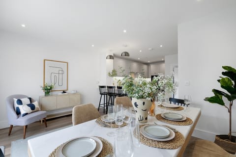Open plan kitchen & dining room.