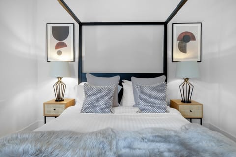 Master bedroom on 1st floor with ensuite 