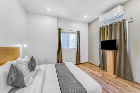 Deluxe Double Room | Hypo-allergenic bedding, desk, laptop workspace, blackout drapes