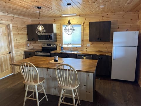 16 Deluxe Cottage | Private kitchen | Microwave, coffee/tea maker, kitchen islands