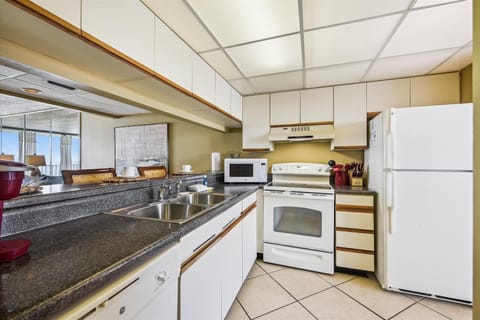 Full Size Kitchen with Bar Seating