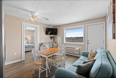 Comfortable living space with Wi-Fi and flat-screen TV