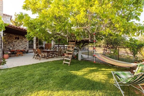 Relax on the green lush garden - Shared exteriorspace