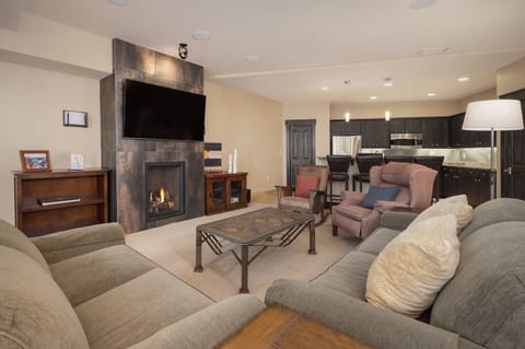 Condo, 3 Bedrooms | Living room