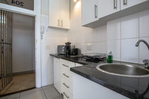 Apartment (1 Bedroom) | Private kitchen | Mini-fridge, microwave, stovetop, toaster