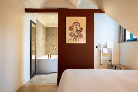 Deluxe Double Room | Minibar, in-room safe, blackout drapes, soundproofing