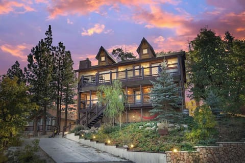 Front view of home, driveway and steps leading to entrance 