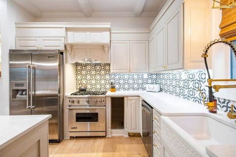 Fully stocked kitchen. Ready to get busy.