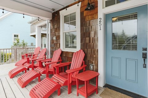 Covered deck - overlooking Compass Street.  