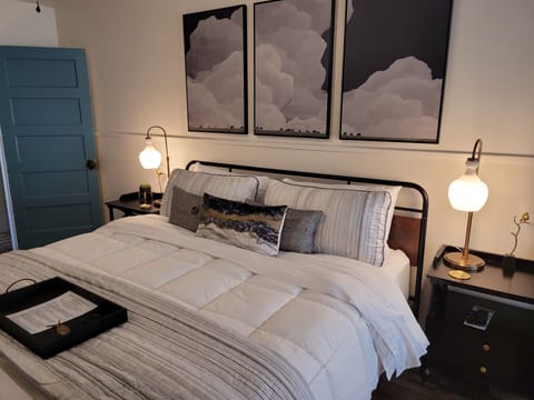 Deluxe Room | Pillowtop beds, WiFi (free), individually decorated