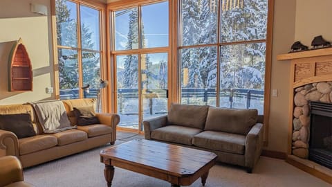 House, 3 Bedrooms | Living area | 32-inch flat-screen TV with cable channels, TV, streaming services