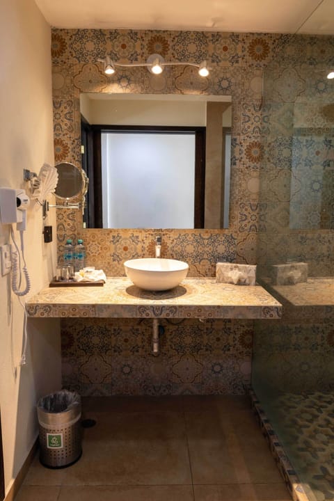 Luxury Studio | Minibar, in-room safe, individually furnished, blackout drapes