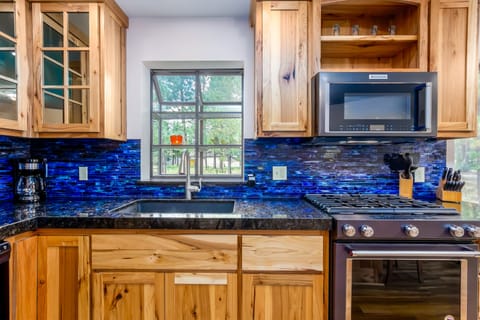 Kitchen - Main Level