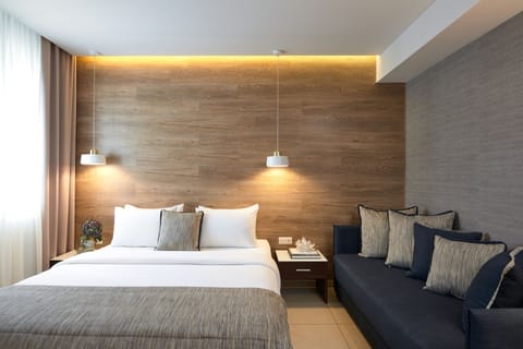 Premium bedding, desk, soundproofing, free WiFi