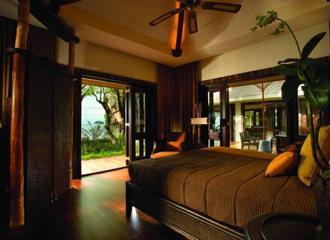 Down comforters, minibar, in-room safe, desk