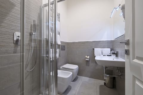 Double or Twin Room | Bathroom | Shower, free toiletries, hair dryer, bidet