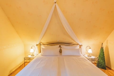 Junior Room | Individually decorated, individually furnished, soundproofing, free WiFi