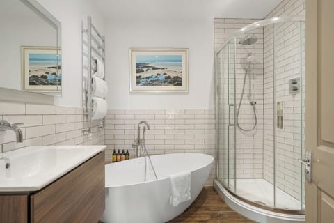 Combesgate Room, Roll Top Bath, No Shower | Deep soaking bathtub