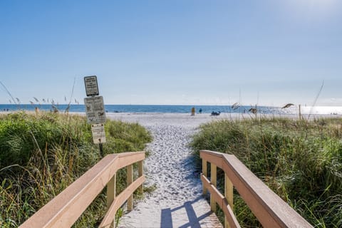 Directly on Beach!