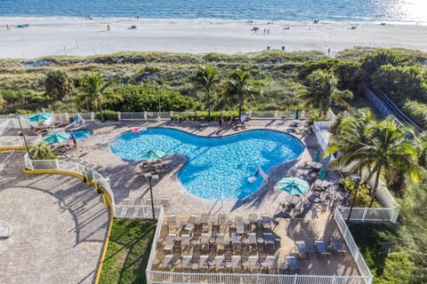 Fabulous Pool and Hot Tub by POOL BAR!