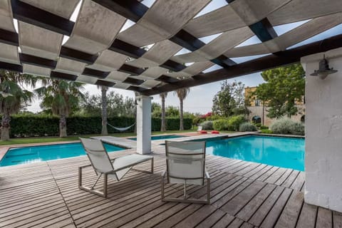 3 outdoor pools