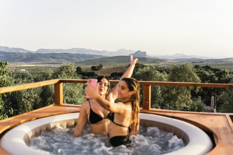 Outdoor spa tub
