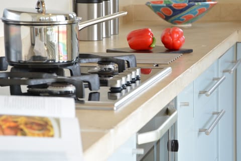 Dishwasher, cookware/dishes/utensils