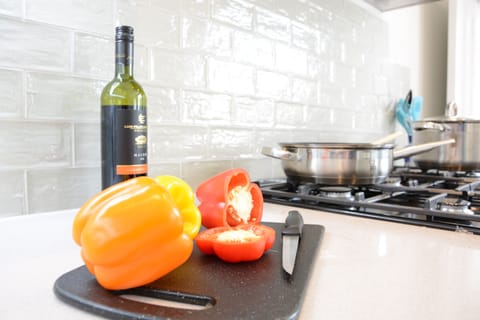 Fridge, cookware/dishes/utensils