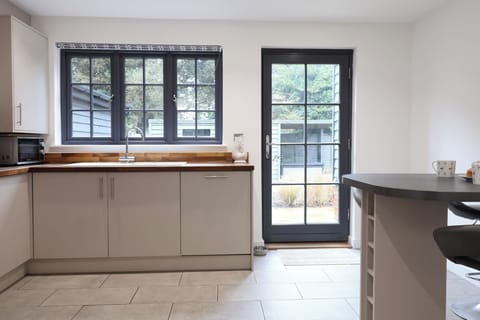 Cottage | Private kitchen | Fridge, dishwasher, cookware/dishes/utensils