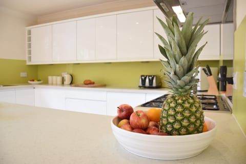 Fridge, cookware/dishes/utensils