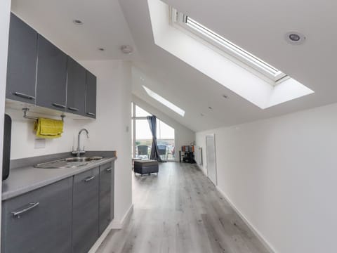 Cottage | Private kitchen | Fridge, dishwasher, electric kettle, toaster