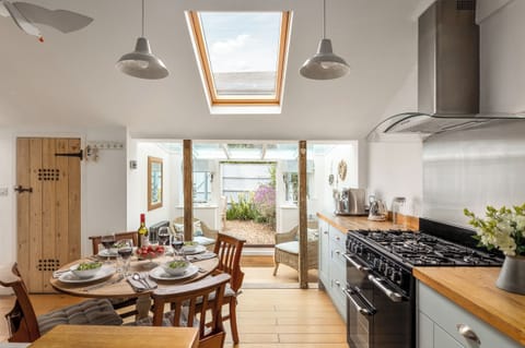 Cottage | Private kitchen | Fridge, dishwasher, cookware/dishes/utensils