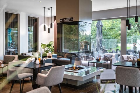 Daily full breakfast (EUR 19 per person)