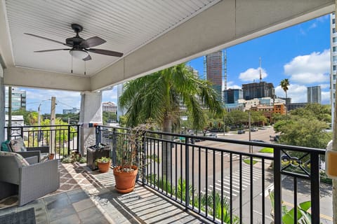 Perched on the top-floor corner of the building, this private balcony offers a peaceful place to relax above the energy of downtown St. Petersburg. Enjoy morning coffee in the fresh air, unwind with evening cocktails, or take in the vibrant DTSP atmospher