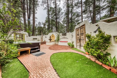 hot tub courtyard