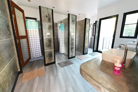 Basic Quadruple Room | Bathroom | Shower, towels, soap, shampoo