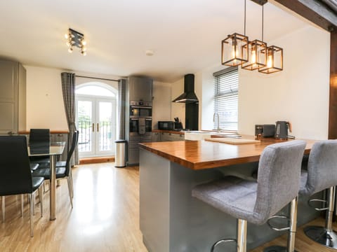 Cottage | Private kitchen | Fridge, dishwasher, electric kettle, toaster