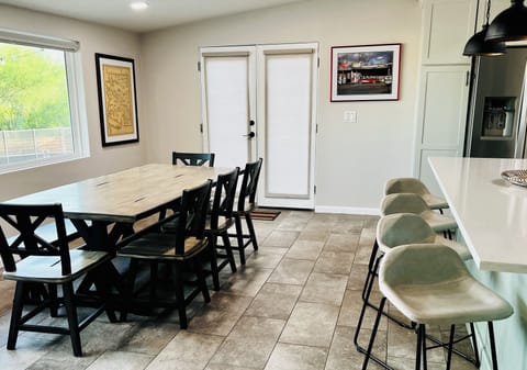 Comfortable seating for 8 at the table and 4 at the counter