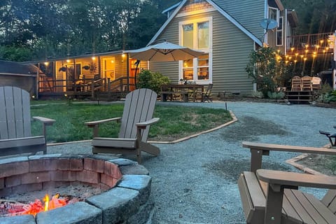 Lakebay Vacation Rental | 4BR | 3BA | Access Only By Stairs | 3,210 Sq Ft