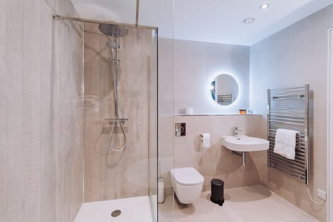 Business Double Room, Accessible, Ensuite | Bathroom