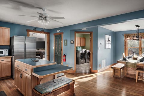 Cook, snack, and mingle—this open layout keeps the kitchen, dining, and Great Room all connected.