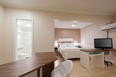 Family Studio Suite | Minibar, in-room safe, free WiFi, bed sheets