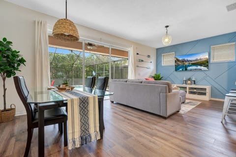 Experience the essence of tropical living! Our open concept design blurs the lines between indoor/outdoor spaces, seamless transition embodying the laid-back vibes of a tropical getaway. 