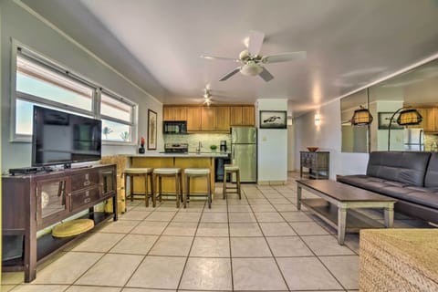 Living Room | Smart TV w/ Cable | Futon